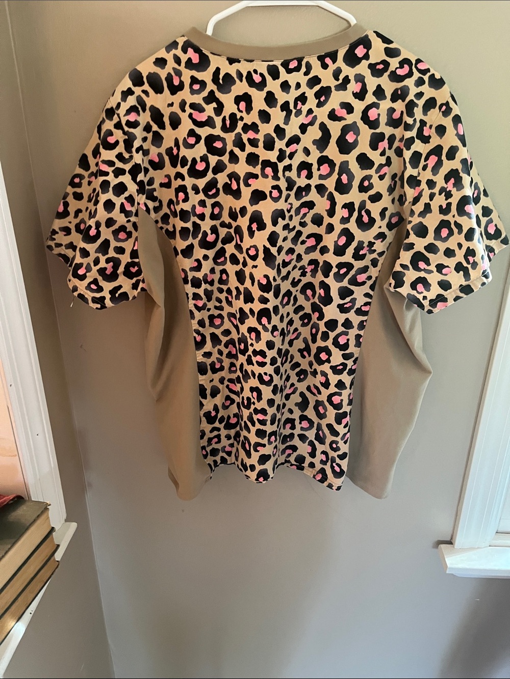 Cherokee Scrub Top - Picture 2 of 4